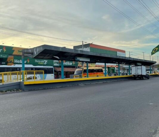 Motoristas e cobradores aprovam paralisação após atrasos de salários em Manaus