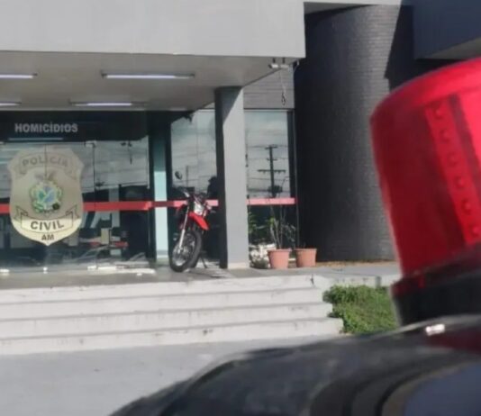 Cadáver amarrado é encontrado em igarapé na Zona Norte de Manaus