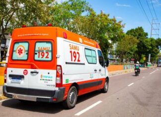 Motociclista morre após colidir contra carro estacionado na Zona Norte de Manaus