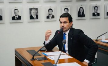 Capitão Alberto Neto defende redução da maioridade penal na CCJC