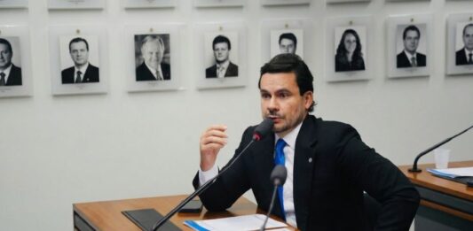 Capitão Alberto Neto defende redução da maioridade penal na CCJC
