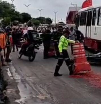 Jovem morre após ser atropelada por ônibus na Avenida Cosme Ferreira em Manaus