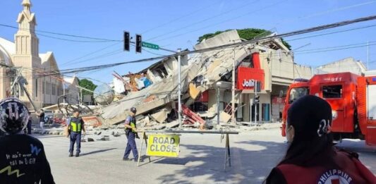 Terremoto de magnitude 7,8 destrói prédios e deixa mortos nas Filipinas