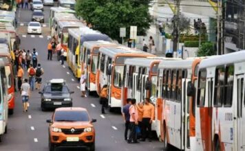 Ônibus voltam a circular após justiça limitar greve em Manaus