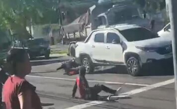 Colisão entre moto e carro deixa duas pessoas feridas na Avenida Coronel Teixeira em Manaus