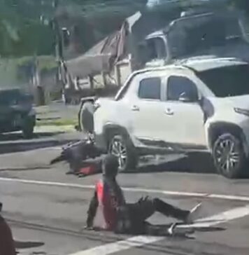 Colisão entre moto e carro deixa duas pessoas feridas na Avenida Coronel Teixeira em Manaus