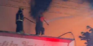 Incêndio em área de mata se aproxima de comércios e assusta moradores na Zona Norte de Manaus