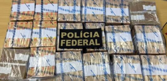 Polícia Federal apreende R$ 700 mil e celulares durante ação em Manaus