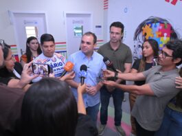 Governador Roberto Cidade acompanha ações de saúde voltadas a crianças e idosos neste sábado