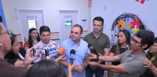Governador Roberto Cidade acompanha ações de saúde voltadas a crianças e idosos neste sábado