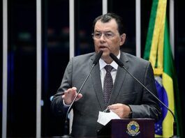 Um dos senadores mais ricos, Eduardo Braga declara ações da JBS, dona da Âmbar, e lucra com alta da energia